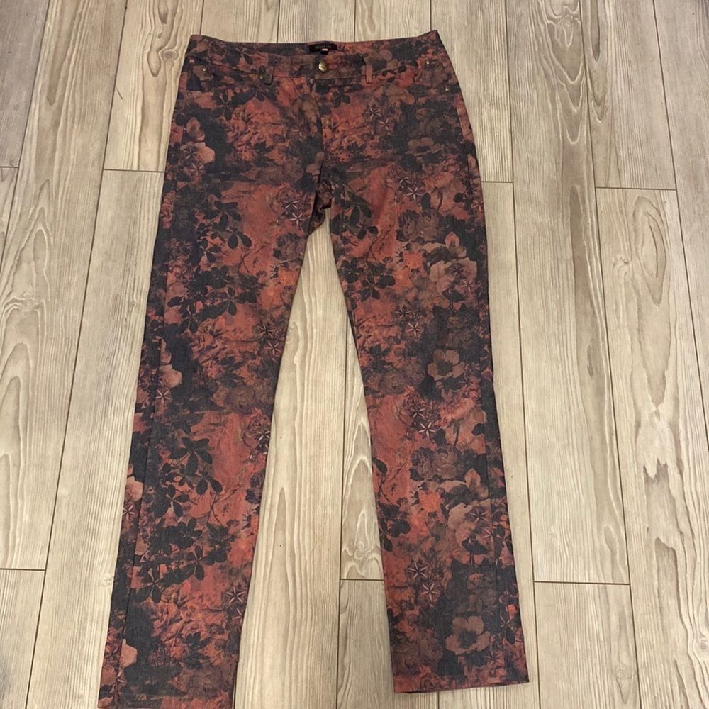 Woman floral pants size 8